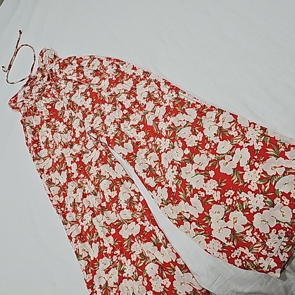 Beautiful romper pants. - Picture 2 of 6